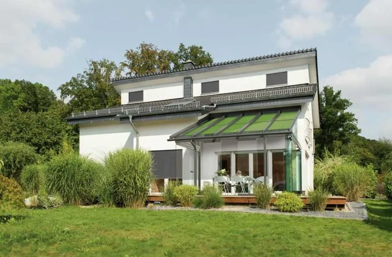 Wintergartenmarkise an einem Haus in Essen